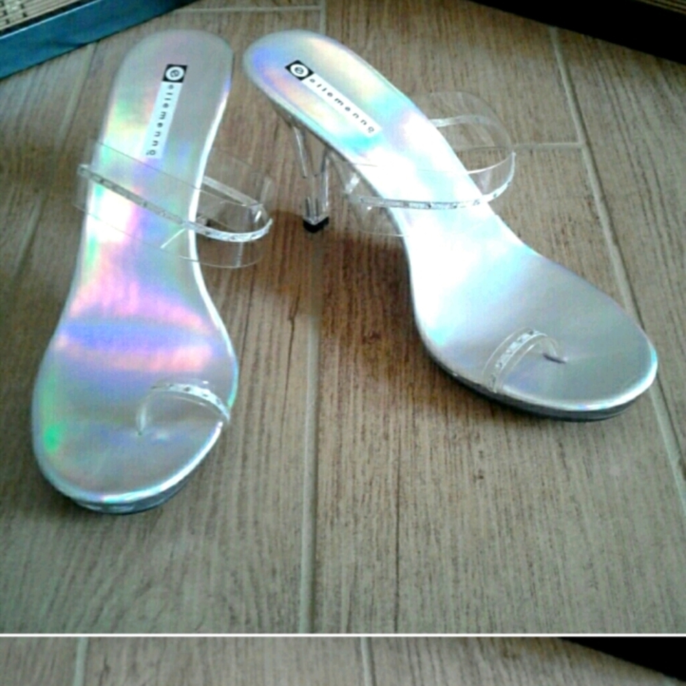 Super Stylish Ellemenno Heels